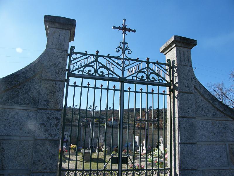Portão do Cemitério de Pardelinha.JPG